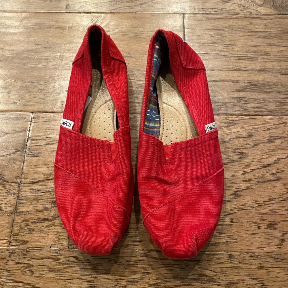 Red Tom’s! So cute!